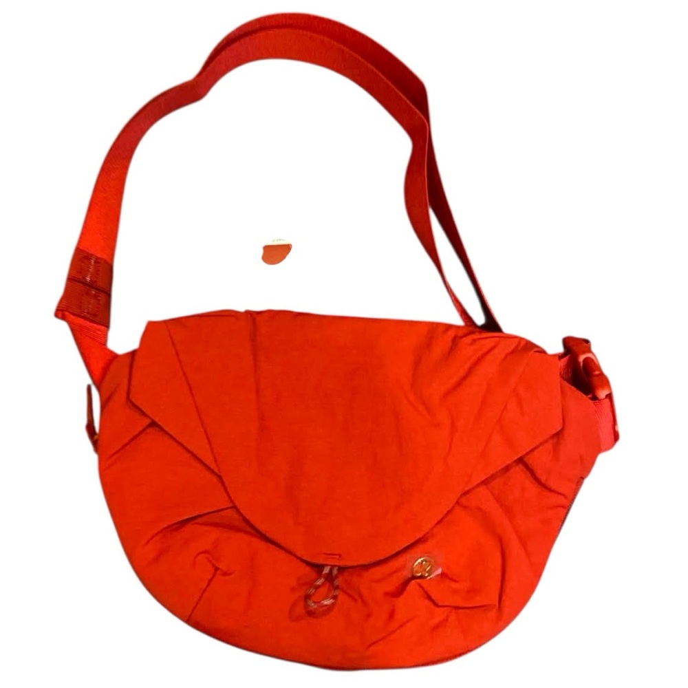 NWT Lululemon curved crossbody bag NY OXFORD RED